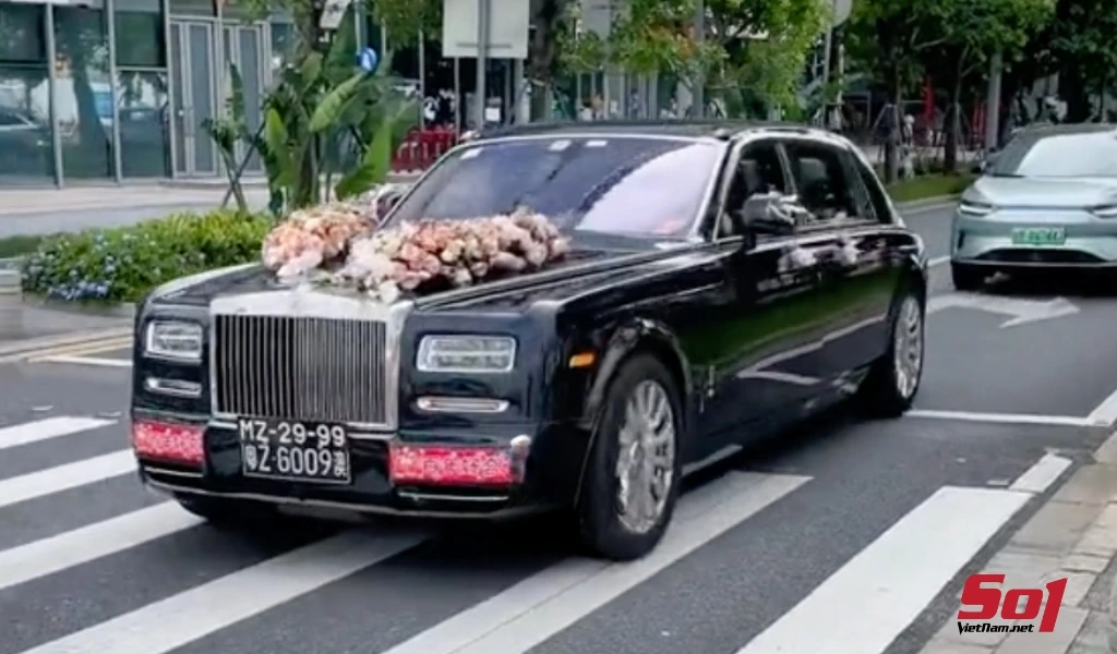 Chú rể sử dụng phiên bản Rolls-Royce hơn 50 tỷ rước dâu