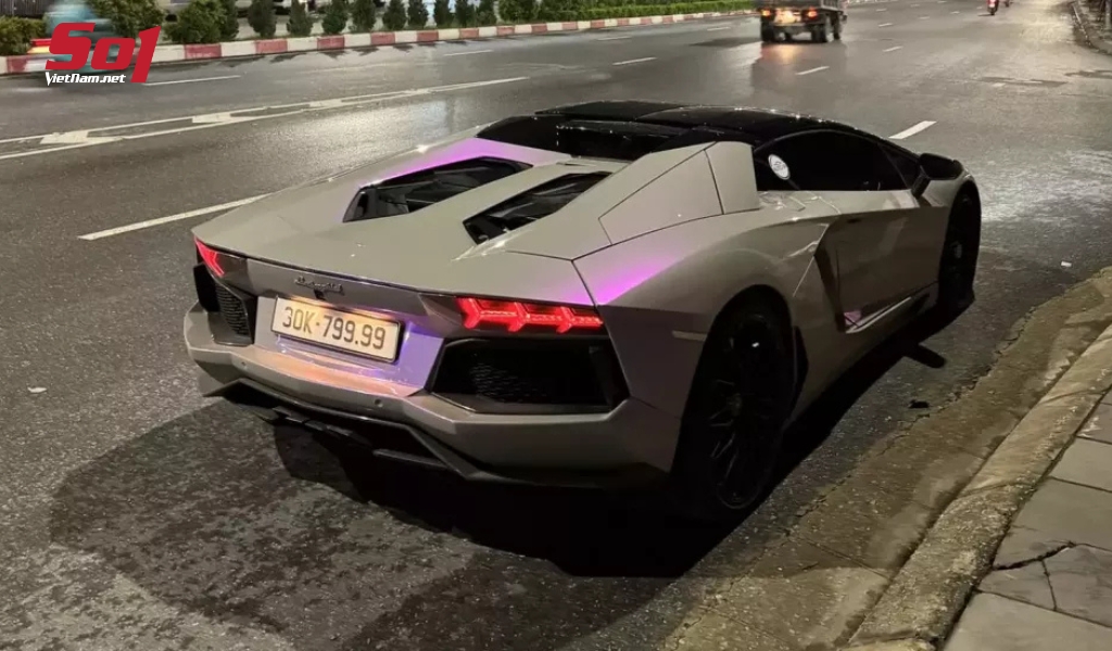 Lamborghini Aventador biển thần tài tứ quý 30K-799.99