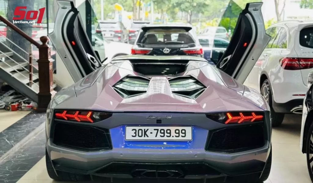 Lamborghini Aventador biển thần tài tứ quý 30K-799.99