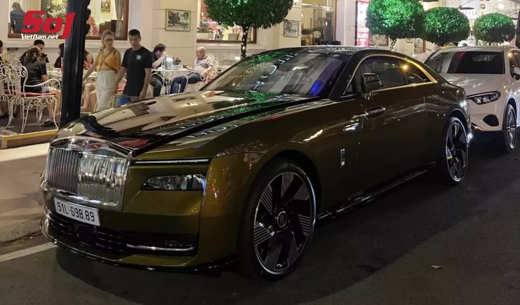 Rolls-Royce Spectre biển số 51L-698.89