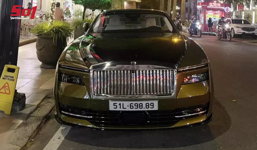 Rolls-Royce Spectre biển số 51L-698.89