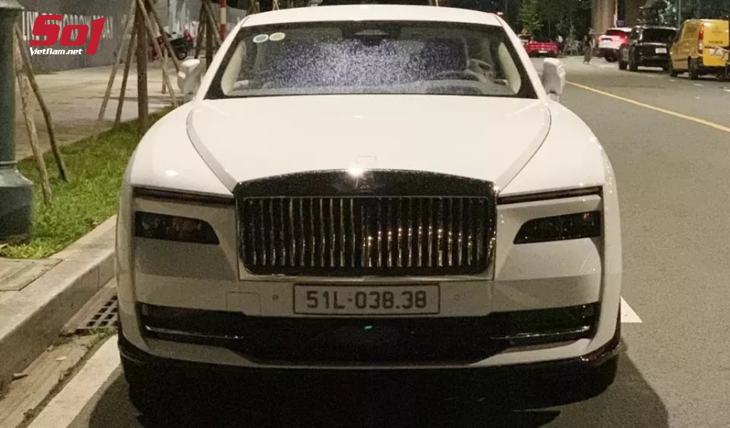 Rolls-Royce Spectre của Minh Nhựa biển số 51L-038.38